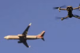 Chỉ trong 2 ngày, 38 chuyến bay, hàng ngàn hành khách bị ảnh hưởng do drone và diều