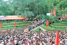 Hành hương về Đất Tổ