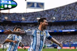 Lionel Messi san bằng số bàn thắng của Klose trong ngày lập kỷ lục World Cup