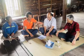 Những người có uy tín “hai giỏi” của buôn làng