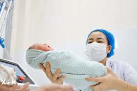 Từ 1/1/2027, phụ nữ sinh 2 con trước 35 tuổi được hỗ trợ tối thiểu 2 triệu đồng