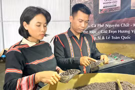 Kể chuyện buôn làng Jrai bằng cà phê