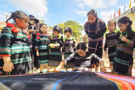 Mở lối đưa học sinh khám phá văn hóa làng Jrai