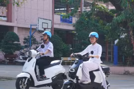Học sinh TP.HCM thích thú trải nghiệm xe máy điện VinFast, mẫu xe mới Amio gây 'sốt'
