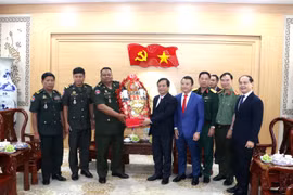 Bộ Tư lệnh Quân khu I, Quân đội Hoàng gia Campuchia thăm, chúc Tết tỉnh Gia Lai.