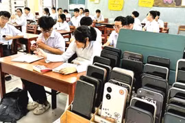 Nên ban hành quy định quản lý sử dụng điện thoại, mạng xã hội đối với học sinh dưới 16 tuổi.