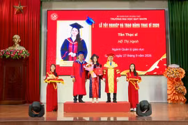 Trường Đại học Quy Nhơn trao bằng tốt nghiệp thạc sĩ cho 126 học viên