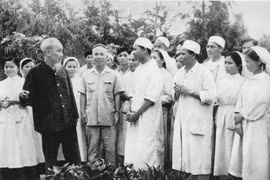 Quan điểm của Chủ tịch Hồ Chí Minh về xây dựng nền y tế cách mạng.