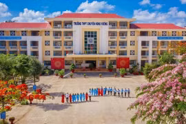 Trường THPT chuyên Hùng Vương, tỉnh Gia Lai.