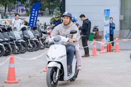 Giá sau ưu đãi chỉ hơn 22 triệu đồng, nhân viên văn phòng tranh thủ chốt VinFast Feliz trong những ngày cuối năm