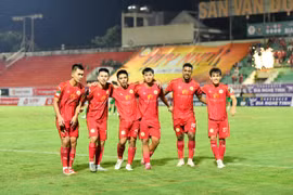Quy Nhơn United ngổn ngang ngày trở lại