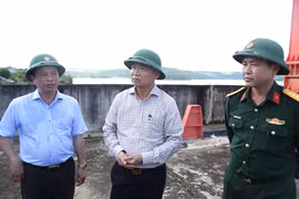 Bí thư Tỉnh ủy Thái Đại Ngọc kiểm tra tại hồ thủy điện Ka Nak và yêu cầu phải vận hành hồ theo đúng quy định.