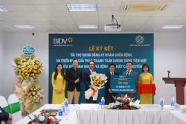 BIDV Chi nhánh Nam Gia Lai trao tặng kiosk y tế cho Bệnh viện Mắt Cao Nguyên