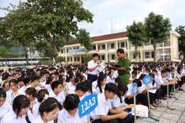 Vĩnh Thạnh: Tuyên truyền pháp luật, ký cam kết đầu năm học
