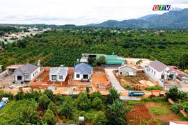 Rời vùng sạt lở, dựng cuộc sống mới
