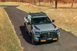 Mitsubishi Triton bản “chiến” nhất từ trước đến nay: Đậm chất xe đua, trang bị đồ cứu hộ, giá gần 1,73 tỷ đồng