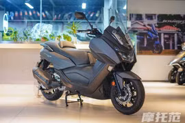 SYM MaxSym 400: Cốp 45 lít, động cơ 400 cc, liệu có đủ sức đấu Honda và Yamaha?