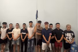 Xử lý nhóm thanh thiếu niên mang hung khí gây rối tại Quảng trường Nguyễn Tất Thành, phường Quy Nhơn, tỉnh Gia Lai.