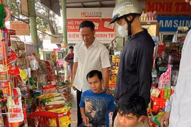 Hai anh em Nghĩa và Hùng góp tiền mua ma túy cất giấu trong người bị Công an phát hiện.