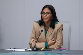 Mỹ dỡ trừng phạt với Tổng thống lâm thời Venezuela
