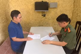 Bắt Giám đốc và Tổng biên tập Nhà xuất bản Hội nhà văn liên quan sách "Chuyện với Thanh"