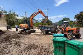 Khắc phục tình trạng đất cát dồn đọng trên QL 19