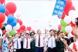 Tổng Bí thư, Chủ tịch nước Tô Lâm dự Lễ thượng cờ "Thống nhất non sông" tại Quảng Trị