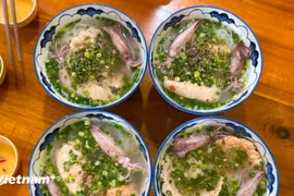Bún quậy Phú Quốc: Hương vị biển cả tự tay tạo nên đặc sản độc đáo