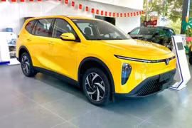 Loạt xe 7 chỗ "đua" giảm giá đón hè