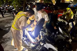 Giữ an toàn giao thông từ những ca tuần tra đêm