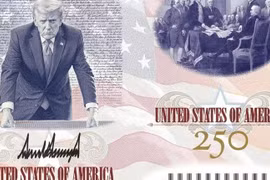 Tổng thống Trump giới thiệu mẫu hộ chiếu đặc biệt kỷ niệm 250 năm Mỹ độc lập