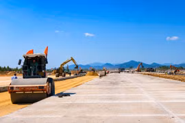 Công trình đường cất hạ cánh số 2 Cảng Phù Cát về đích đúng tiến độ