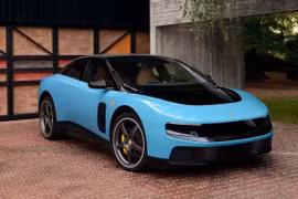 Xe điện đầu tiên của Ferrari lộ diện