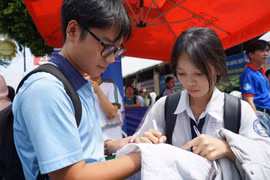 Thi tốt nghiệp THPT 2026: Xem gợi ý giải đề thi môn Tin học tại đây