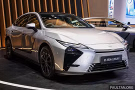 Lexus ES mới ra mắt Đông Nam Á giá dưới 2 tỷ, chờ về Việt Nam