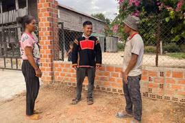Trí thức trẻ làm “đầu tàu” ở buôn làng