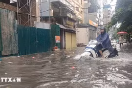 Thời tiết ngày 11/7: Khu vực Bắc Bộ và Trung Bộ mưa to, biển động mạnh