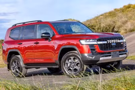 Toyota Land Cruiser hybrid chính thức ra mắt