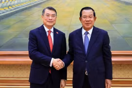 Thủ tướng đề nghị Chủ tịch Hun Sen tiếp tục quan tâm cộng đồng người gốc Việt, doanh nghiệp Việt tại Campuchia
