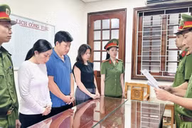 Vợ chồng mạo danh lương y, bán thuốc gia truyền chứa chất cấm