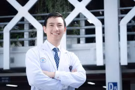Em bé chào đời trên chuyến bay đến TPHCM nhờ ê-kip 'dã chiến'