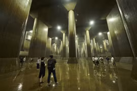 Bên trong đường hầm dưới lòng đất giúp Tokyo thoát cảnh ngập nước