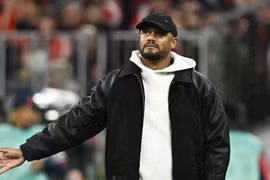 HLV Kompany nhập viện khẩn cấp vì ngã gục trên sân tập, Bayern Munich thông báo nóng