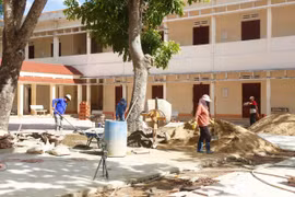 Khẩn trương chuẩn bị cơ sở vật chất cho năm học mới