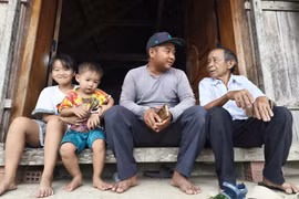 Người giữ “mạch làng” ở làng Cam
