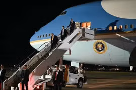 Lo ngại nguy cơ đe dọa nhắm vào Tổng thống Mỹ, chuyên cơ Air Force One trở thành 'nghi binh'