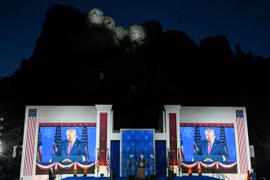 Ông Trump sửa bảng xếp hạng tổng thống Mỹ, xếp mình lên đầu