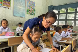 Giúp học sinh dân tộc thiểu số làm quen tiếng Việt