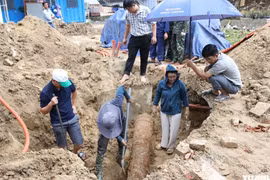 Phát hiện súng thần công dài gần 3 m tại thành Điện Hải