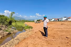Lo ngập úng tại khu tái định cư Thượng Giang 2